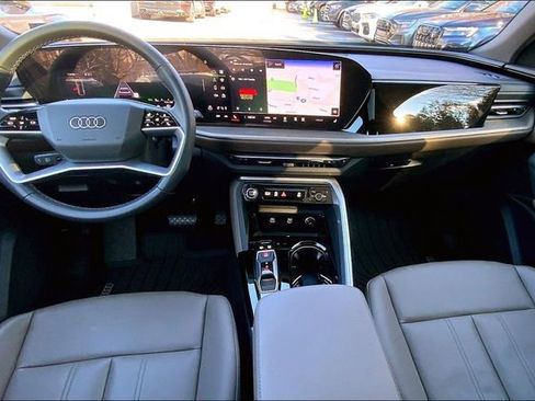 Used 2025 Audi Q5 Premium w/ Convenience Package image 15