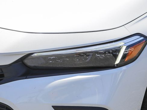 Used 2023 Honda Civic Touring image 4