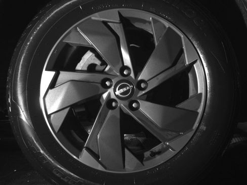 Used 2025 Nissan Rogue SV AWD/4WD image 15