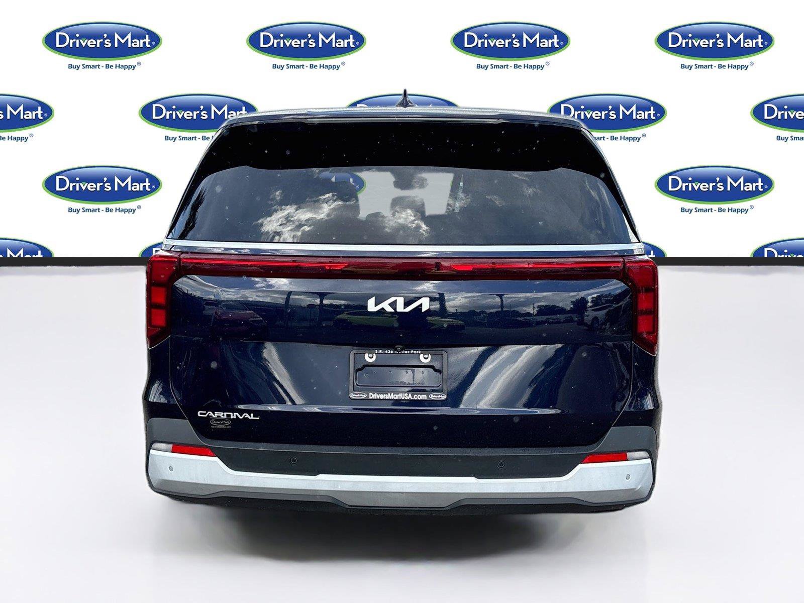 Used 2025 Kia Carnival FWD image 6