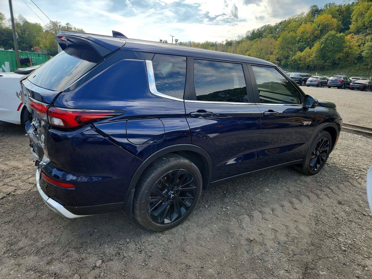 Used 2024 Mitsubishi Outlander 4WD Plug-In Hybrid image 5