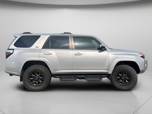 Used 2019 Toyota 4Runner SR5 AWD/4WD image 4