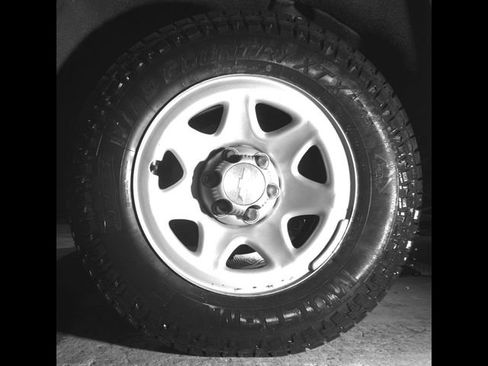 Used 2016 Chevrolet Silverado 1500 W/T RWD image 9