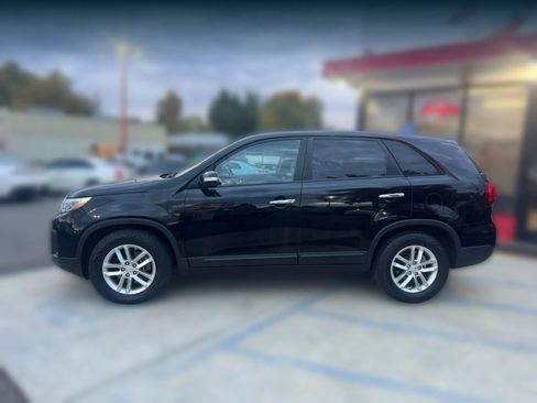 Used 2014 Kia Sorento LX image 3