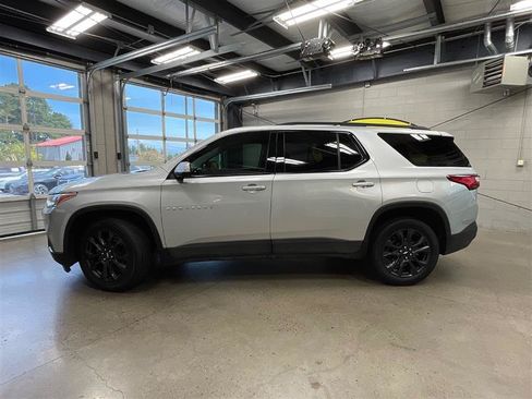 Used 2020 Chevrolet Traverse RS FWD image 2