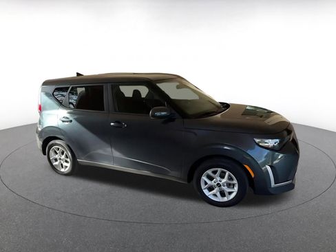 Used 2025 Kia Soul LX w/ LX Technology Package image 2