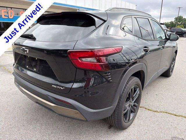 Used 2024 Chevrolet Trax ACTIV w/ Driver Confidence Package FWD image 3