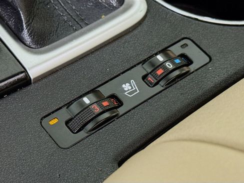 Used 2018 Toyota Highlander Limited image 19