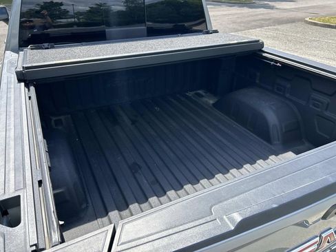 Used 2024 GMC Sierra 1500 AT4 w/ Technology Package AWD/4WD image 16