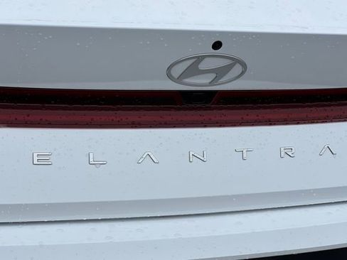 Used 2025 Hyundai Elantra SEL FWD image 35