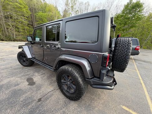 Used 2017 Jeep Wrangler Unlimited Sahara AWD/4WD image 8