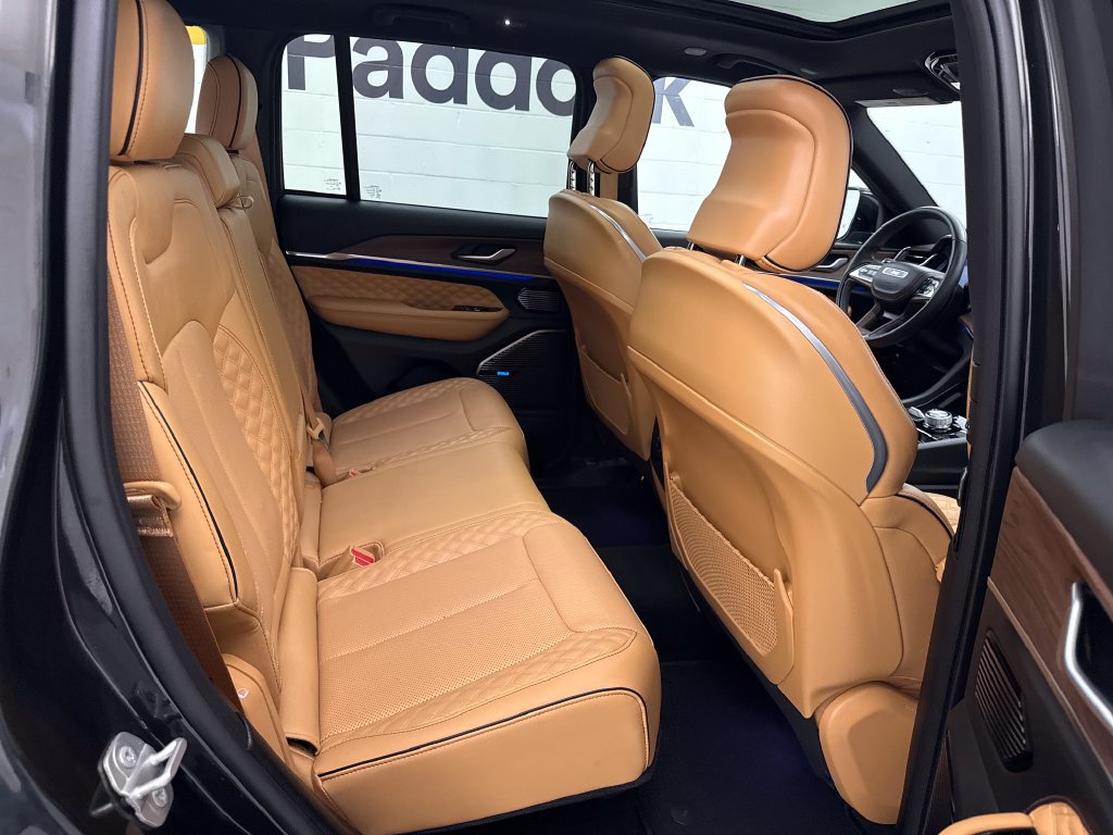 Used 2023 Jeep Grand Cherokee Summit AWD/4WD image 26