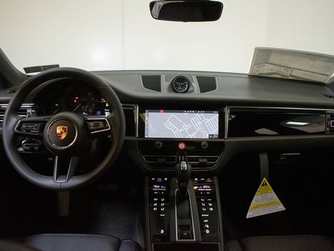 New 2026 Porsche Macan image 24