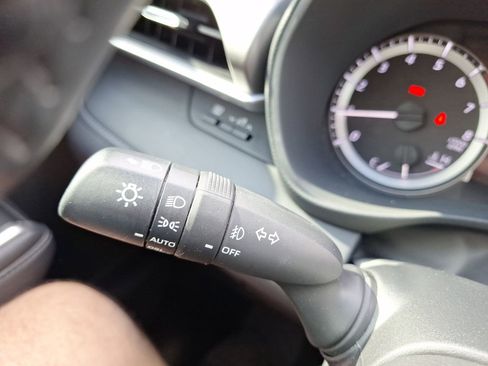 Used 2024 Toyota Highlander LE image 23