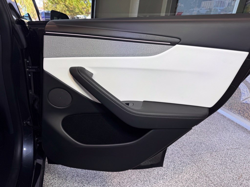 Used 2026 Tesla Model Y Long Range AWD/4WD image 32