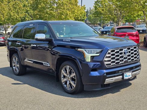 Used 2023 Toyota Sequoia Platinum AWD/4WD image 3