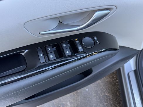 Used 2025 Hyundai Tucson Limited image 8