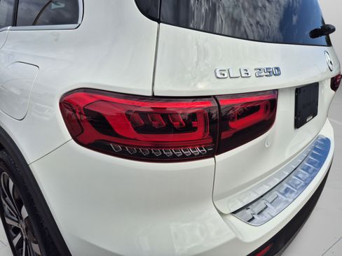 Used 2022 Mercedes-Benz GLB 250 image 35