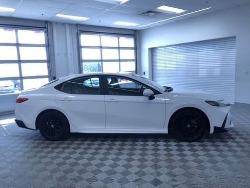Used 2025 Toyota Camry SE FWD image 35