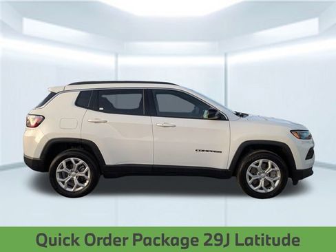 Used 2024 Jeep Compass Latitude image 8