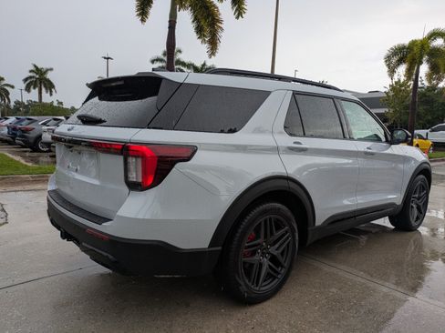 Certified 2026 Ford Explorer ST-Line w/ ST-Line Street Pack RWD image 4