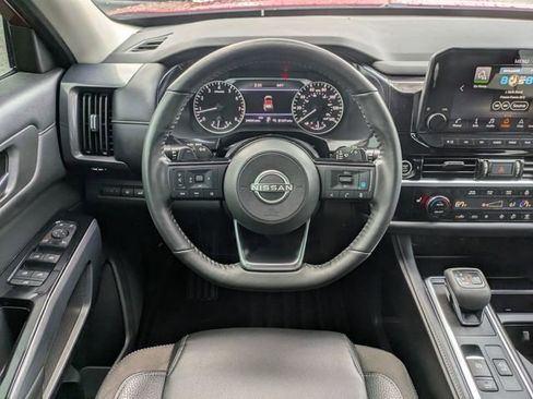 Used 2023 Nissan Pathfinder SL w/ Black Appearance Package image 18