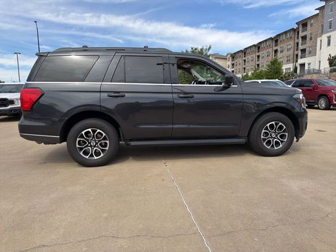 Used 2024 Ford Expedition XLT RWD image 5