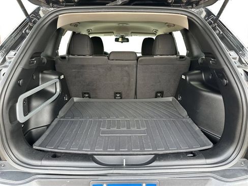 Used 2014 Jeep Cherokee Latitude w/ Cold Weather Group image 12