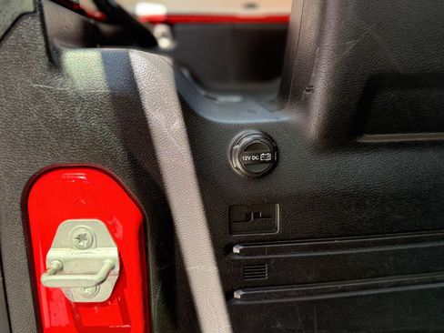 Used 2018 Jeep Wrangler Unlimited Sahara AWD/4WD image 29