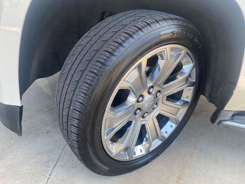 Used 2015 GMC Yukon Denali w/ Touring Package AWD/4WD image 11