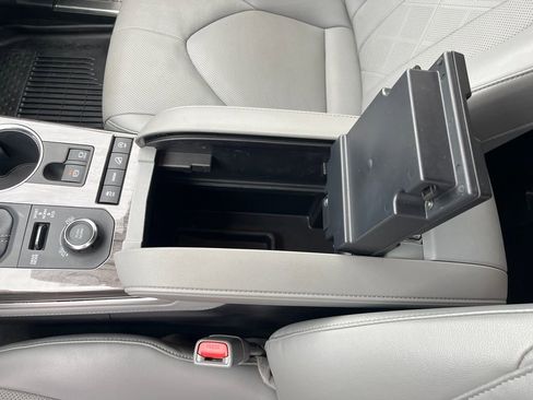 Certified 2022 Toyota Highlander Platinum image 30