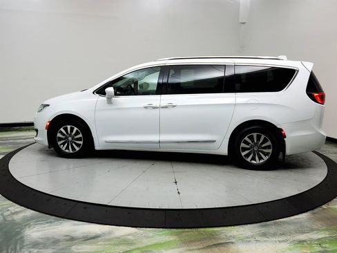 Used 2020 Chrysler Pacifica Touring-L Plus FWD image 8