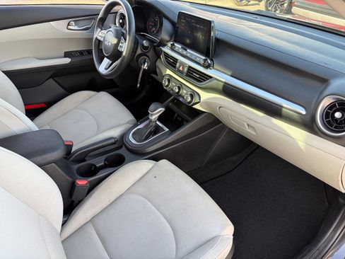 Used 2022 Kia Forte LXS FWD image 13