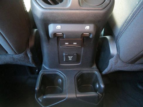 Used 2021 Jeep Gladiator Sport image 13