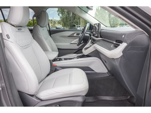 Used 2025 Ford Explorer Platinum w/ Ultimate Package AWD/4WD image 11