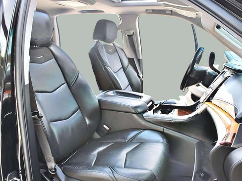 Used 2015 Cadillac Escalade ESV Premium image 25