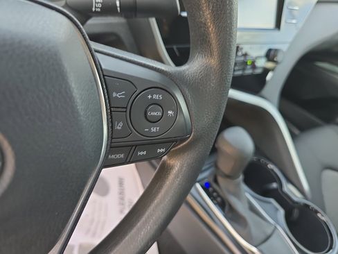 Used 2020 Toyota Camry LE image 23