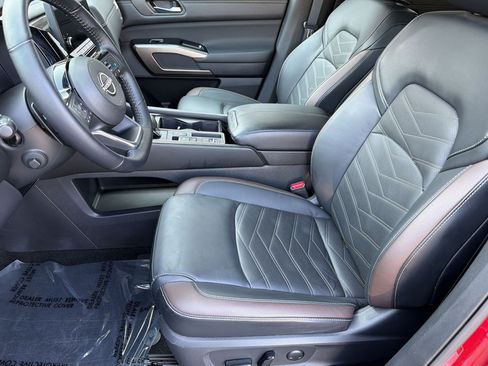 Used 2024 Nissan Pathfinder Platinum w/ Cargo Package FWD image 5