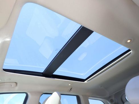 Used 2019 Jeep Grand Cherokee Limited w/ Luxury Group II image 24