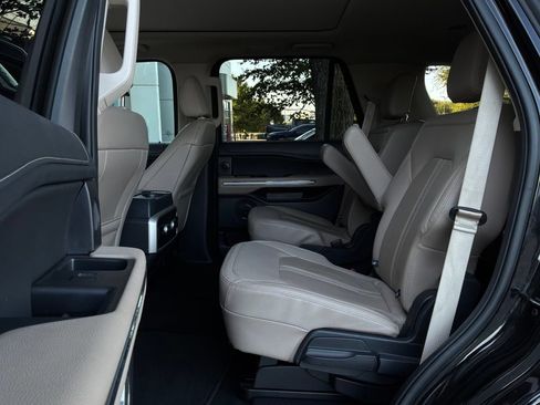 Used 2024 Ford Expedition Limited RWD image 12