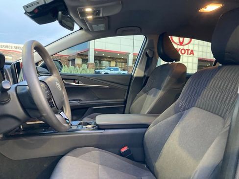 Used 2025 Toyota Camry LE w/ Convenience Package FWD image 9