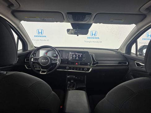 Used 2025 Kia Sportage LX FWD image 10