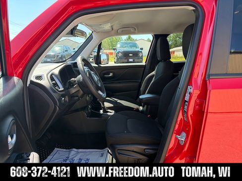Used 2023 Jeep Renegade Latitude AWD/4WD image 9