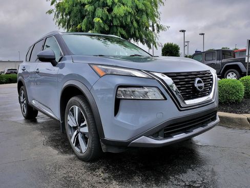 Used 2023 Nissan Rogue SL AWD/4WD image 2