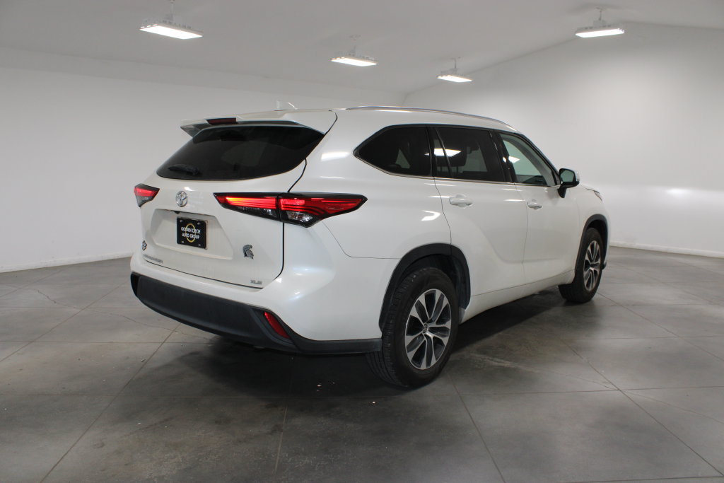 Used 2020 Toyota Highlander XLE FWD image 9