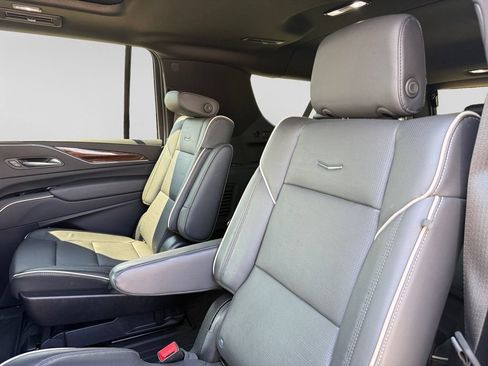 Used 2024 Cadillac Escalade ESV Premium Luxury AWD/4WD image 38
