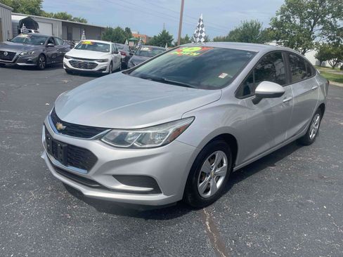 Used 2018 Chevrolet Cruze LS FWD image 3