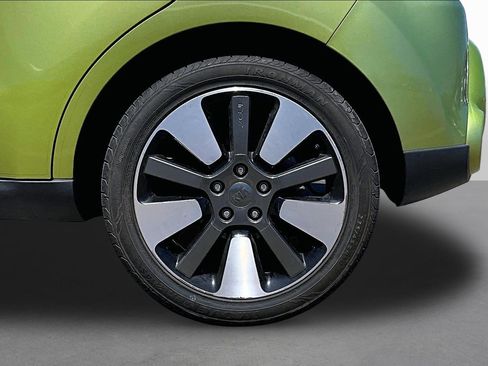 Used 2015 Kia Soul ! FWD image 6