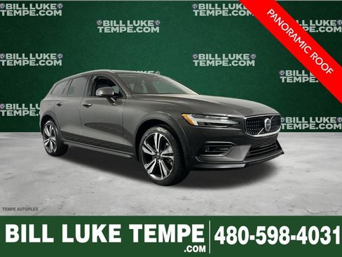 Used 2025 Volvo V60 B5 Cross Country Plus image 1