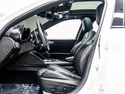 Used 2023 Alfa Romeo Giulia Veloce image 37